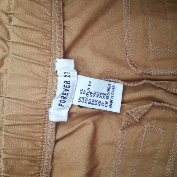 Forever 21 cropped pants. Size: xs fits a small as well. Worn once. - Picture 8 of 8